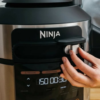 Ninja Foodi 11-in-1 SmartLid Multicooker OL550EU