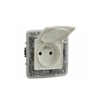 Контакт Legrand Niloe, 16A, единичен, френски стандарт, с капак, бял | JAR Computers Legrand 664748