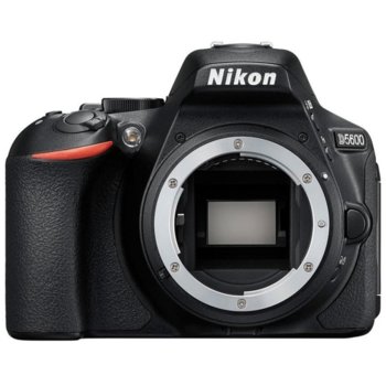 Nikon D5600 + обектив Nikon 18-200mm VR