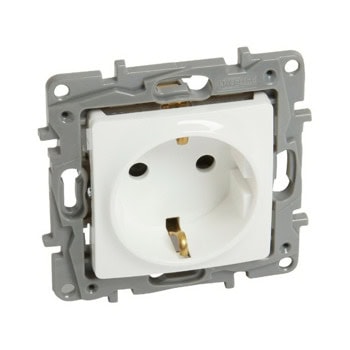 Контакт Legrand Niloe, 16A, единичен, без рамка, бял | JAR Computers legrand 764529