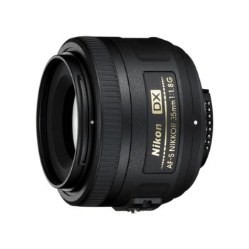 Nikon D5600 + обектив Nikon 18-200mm VR + обе 35mm