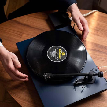 Pro-Ject Audio Systems Debut Carbon EVO
