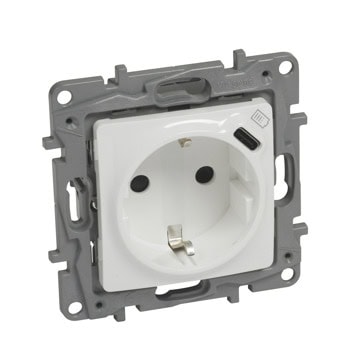 Контакт Legrand Niloe, 16А, USB C(ж), бял | JAR Computers Legrand 764535