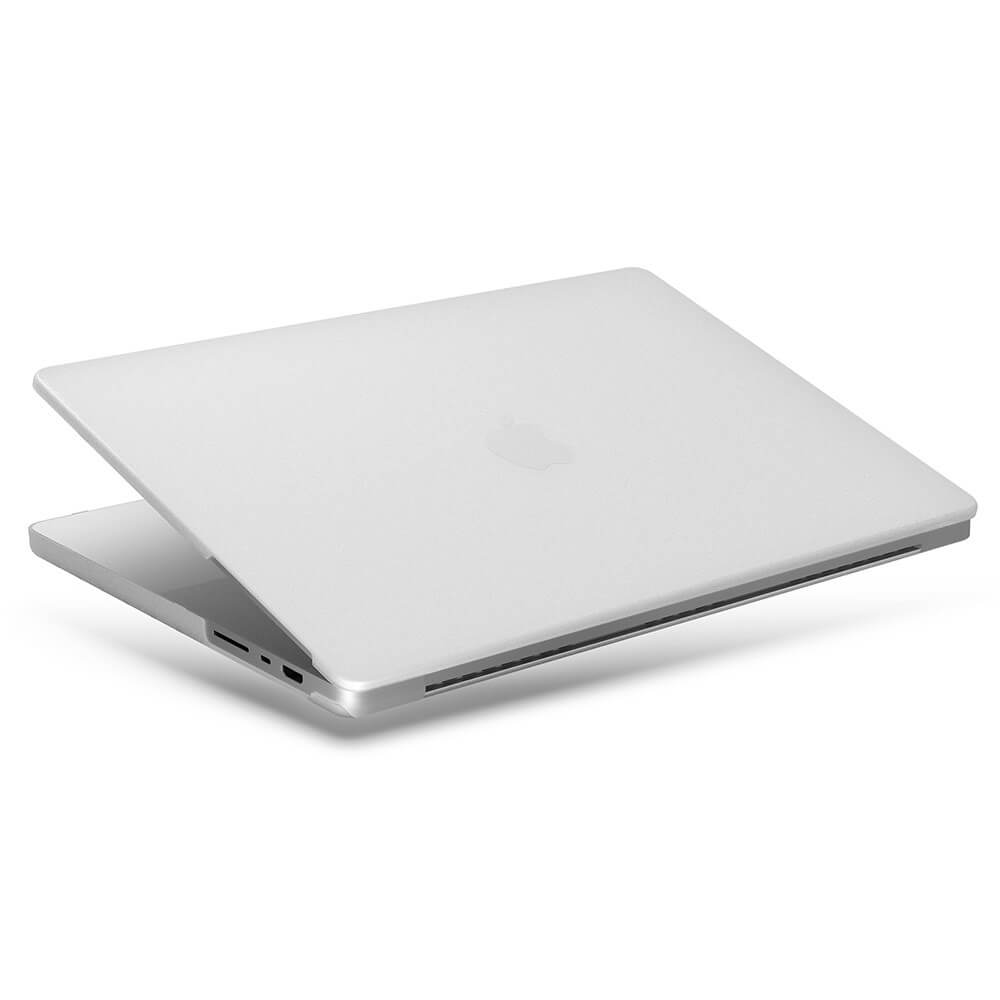 Uniq Claro Slim Hardshell Case - предпазен поликарбонатов кейс, силиконов протектор за клавиатурата и предпазител за камерата за MacBook Pro 16 M1 (2021), MacBook Pro 16 M2 (2023) (прозрачен-мат)