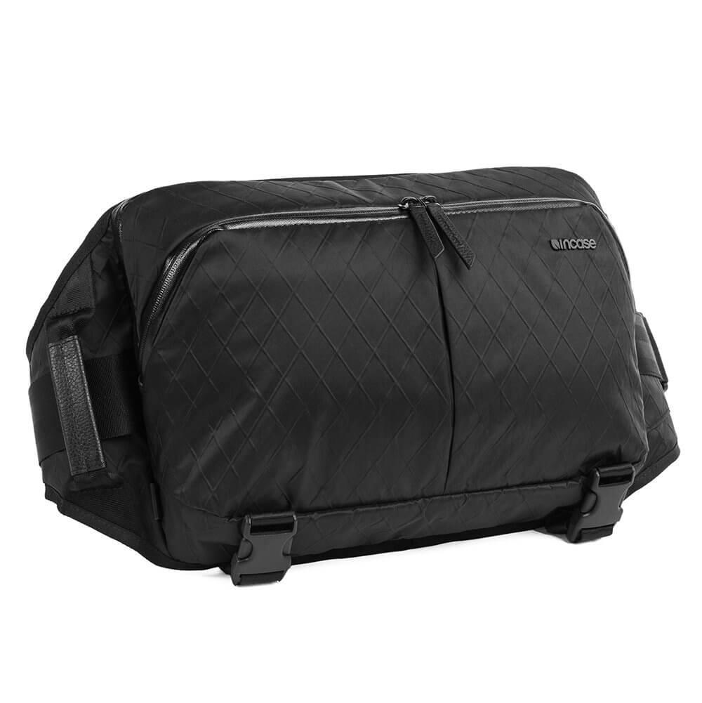 Конвертируема чанта за MacBook Pro 12 и устройства до 12 инча - Incase Sling Pack Diamond Wire (черен) | JAR Computers Конвертируема чанта за MacBook Pro 12 и устройства до 12 инча - Incase Sling Pack Diamond Wire (черен)