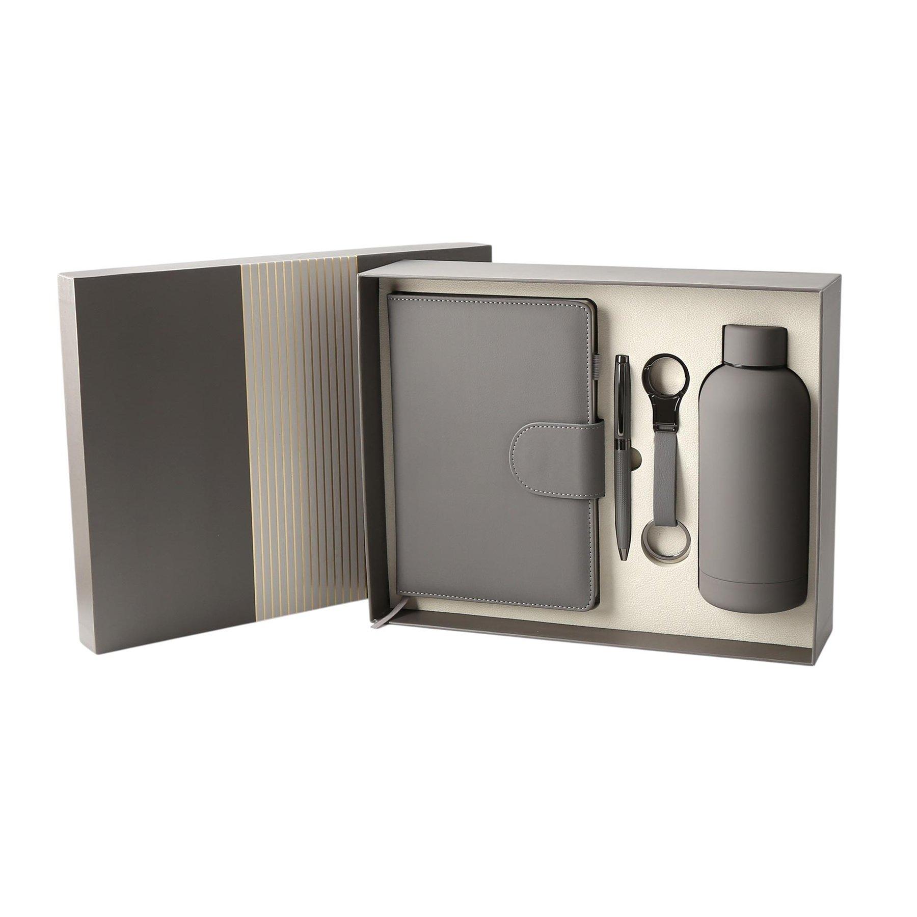 Office 1 Комплект Welcome, тефтер, бутилка, химикалка и ключодържател, в кутия, тъмнобежов | JAR Computers Office 1 Комплект Welcome, тефтер, бутилка, химикалка и ключодържател, в кутия, тъмнобежов