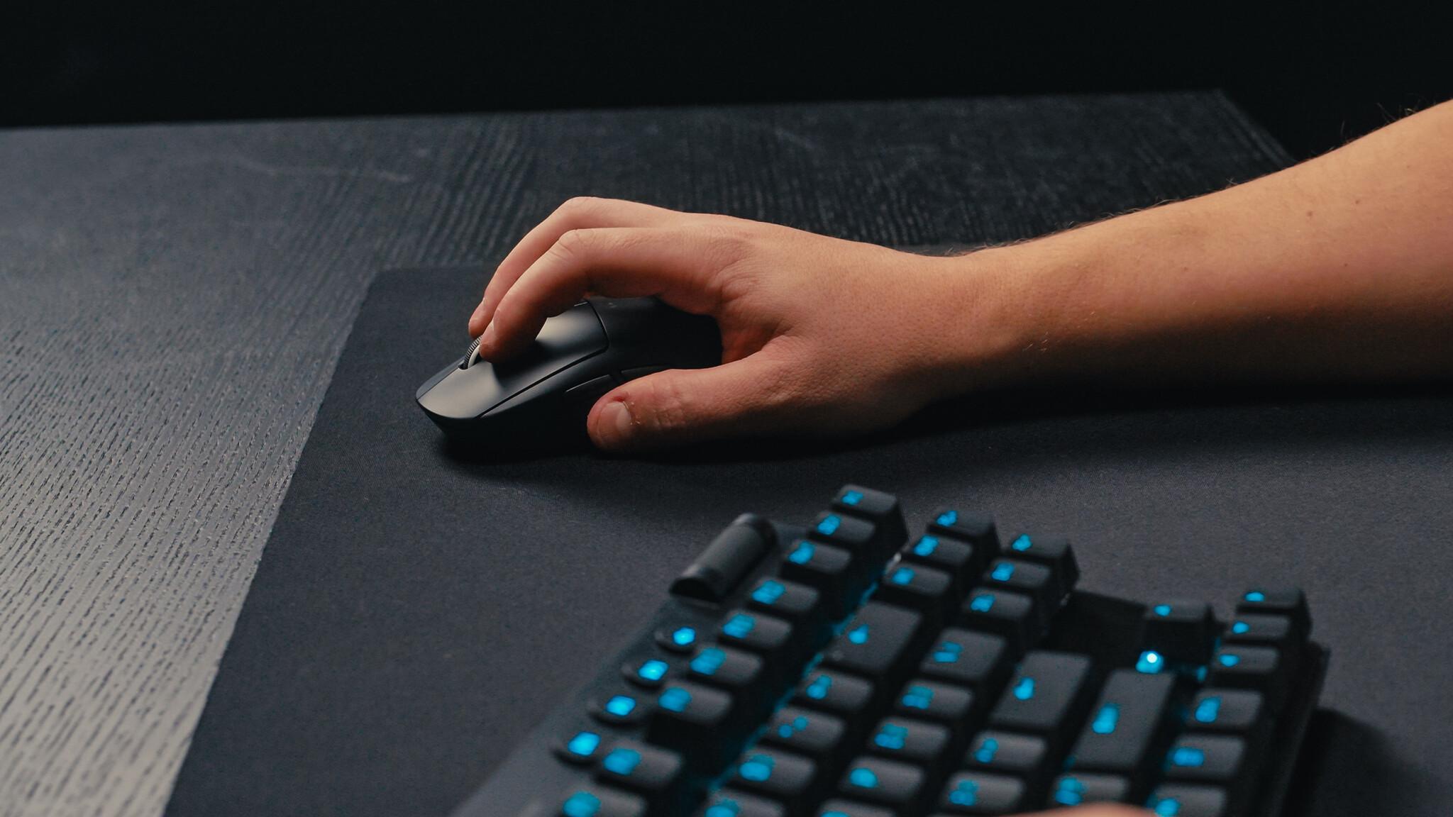 Logitech G 910-006631 мишка Игри Дясна ръка РЧ безжичен Оптически 32000 DPI