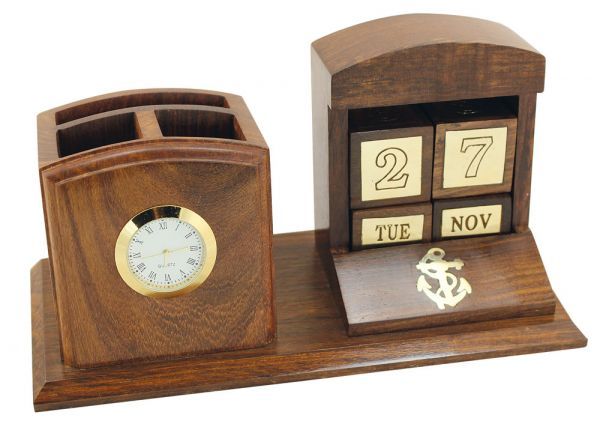 Календар с кубчета, поставка за химикалки, часовник