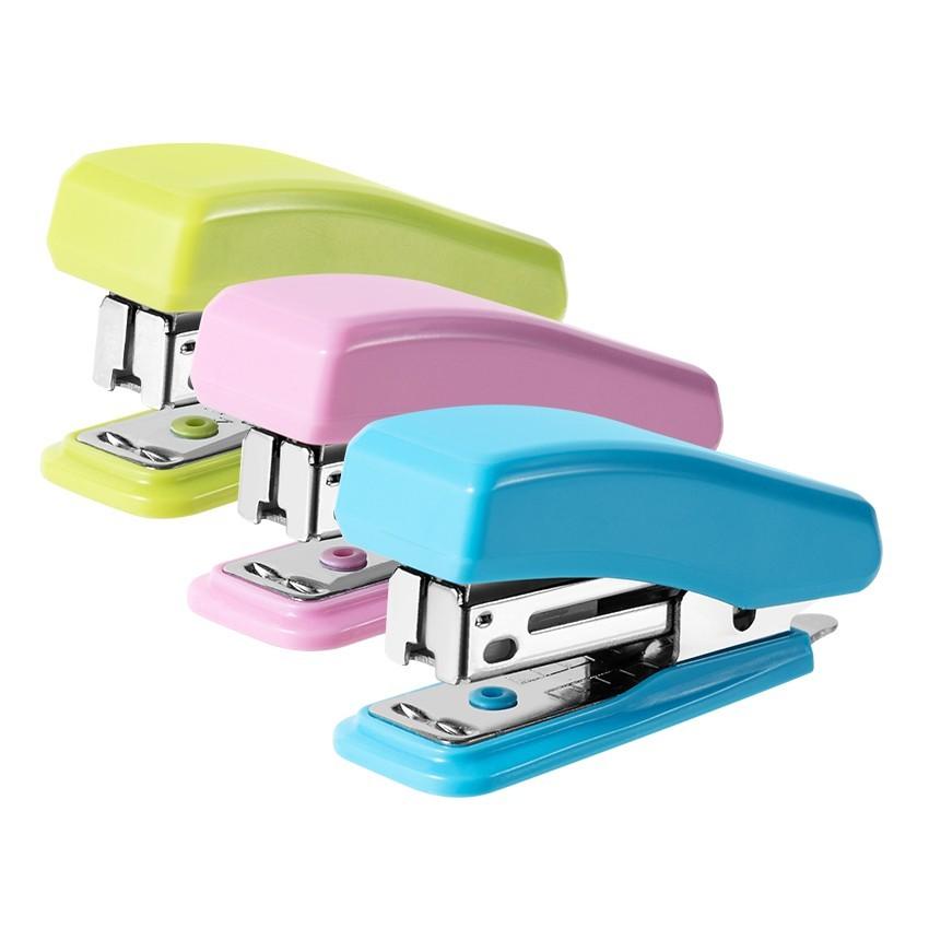 Телбод сет Deli, мини, за 12 л. (80 г), E0253A, телчета 10/4, пластмаса + метал, зелен | JAR Computers Телбод сет Deli, мини, за 12 л. (80 г), E0253A, телчета 10/4, пластмаса + метал, зелен