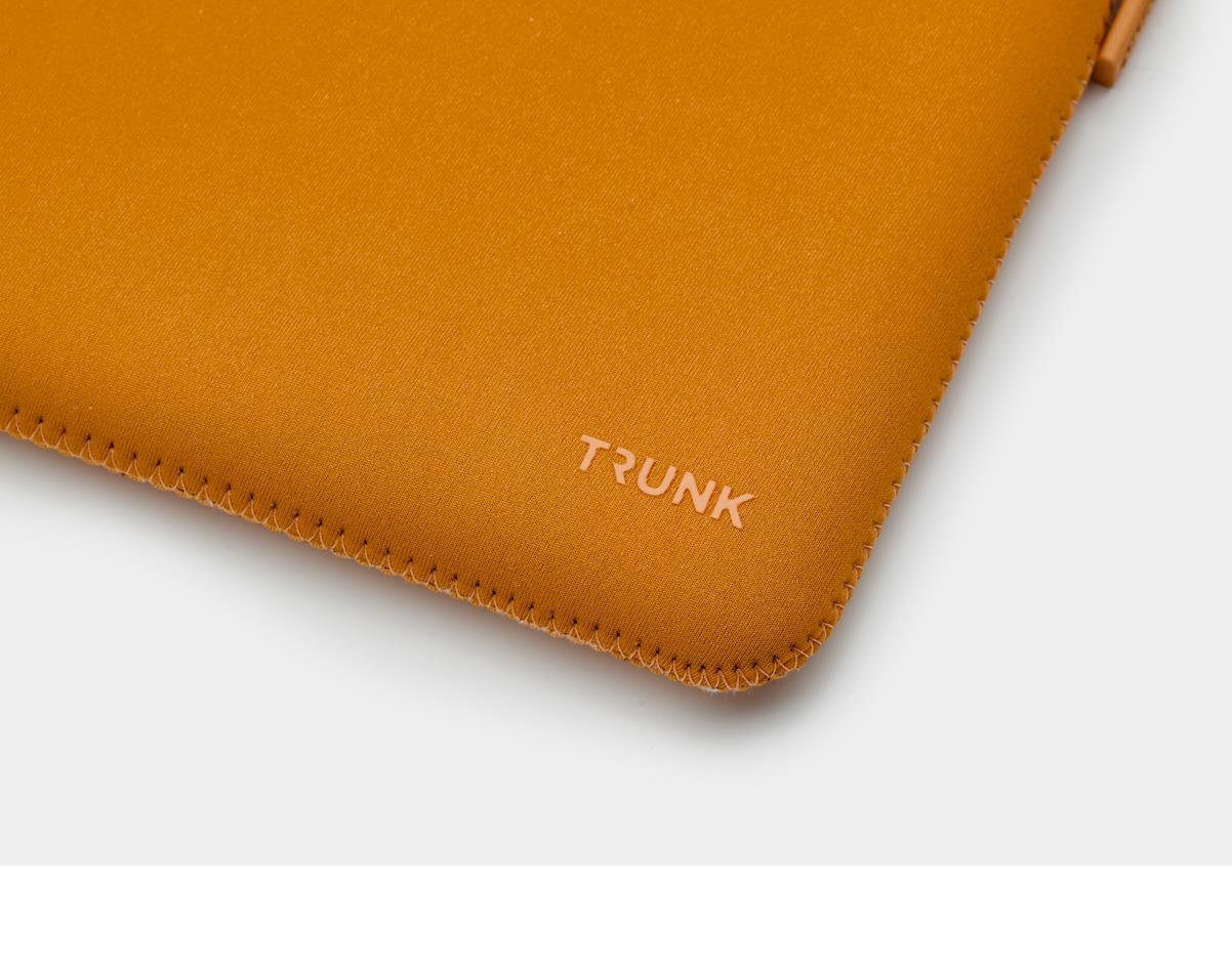 Удароустойчив неопренов калъф за Macbook Pro 13 и Macbook Air 13 (от модел 2017 и по-нов) - Trunk Laptop Sleeve (тъмножълт) | JAR Computers Удароустойчив неопренов калъф за Macbook Pro 13 и Macbook Air 13 (от модел 2017 и по-нов) - Trunk Laptop Sleeve (тъмножълт)
