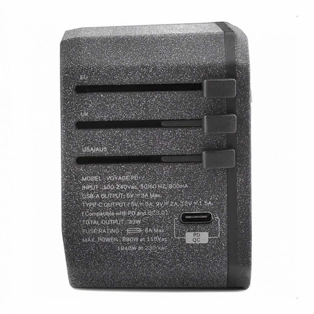 Захранване с един USB-C и два USB изхода и преходници за цял свят в едно устройство за мобилни устройства - Uniq Voyage PD All in One World Travel Adapter 33W (сив) | JAR Computers Захранване с един USB-C и два USB изхода и преходници за цял свят в едно устройство за мобилни устройства - Uniq Voyage PD All in One World Travel Adapter 33W (сив)