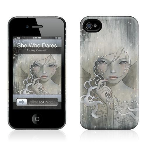 Дизайнерски кейс за iPhone 4S, iPhone 4 - GelaSkins She Who Dares | JAR Computers Дизайнерски кейс за iPhone 4S, iPhone 4 - GelaSkins She Who Dares