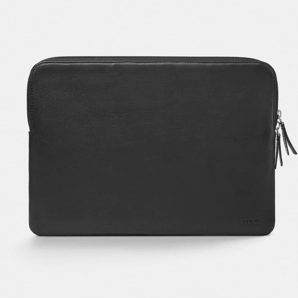 Кожен калъф (естествена кожа) за Macbook Pro 13 (модели 2017 и по-нови) - Trunk Leather Laptop Sleeve (черен) | JAR Computers Кожен калъф (естествена кожа) за Macbook Pro 13 (модели 2017 и по-нови) - Trunk Leather Laptop Sleeve (черен)