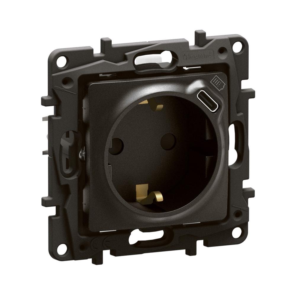 Контакт Шуко 2P+E 16A и USB тип C 1.5A 7.5W с детска защита и автоматични клеми Черен - Legrand Niloe New NP3312BK | JAR Computers Контакт Шуко 2P+E 16A и USB тип C 1.5A 7.5W с детска защита и автоматични клеми Черен - Legrand Niloe New NP3312BK