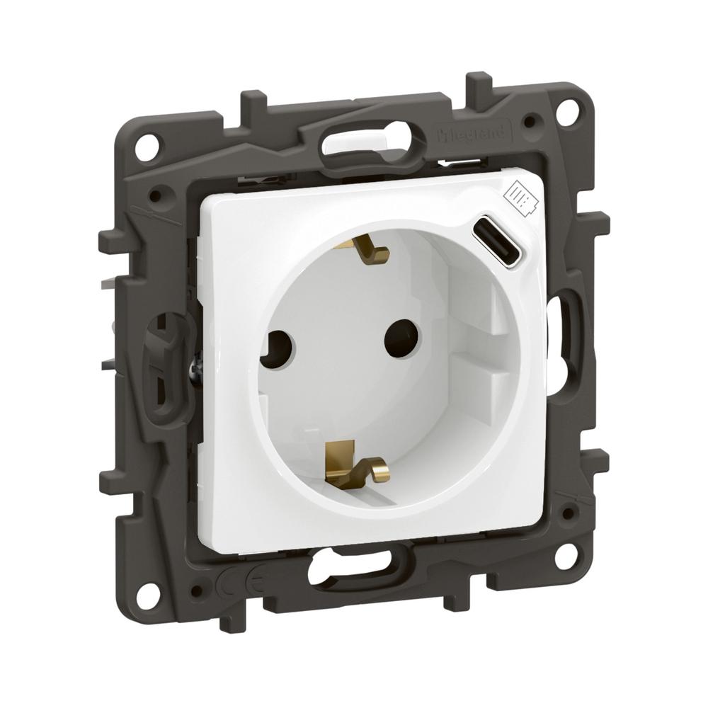 Контакт Шуко 2P+E 16A и USB тип C 1.5A 7.5W с детска защита и автоматични клеми Бял - Legrand Niloe New NP3312WH | JAR Computers Контакт Шуко 2P+E 16A и USB тип C 1.5A 7.5W с детска защита и автоматични клеми Бял - Legrand Niloe New NP3312WH