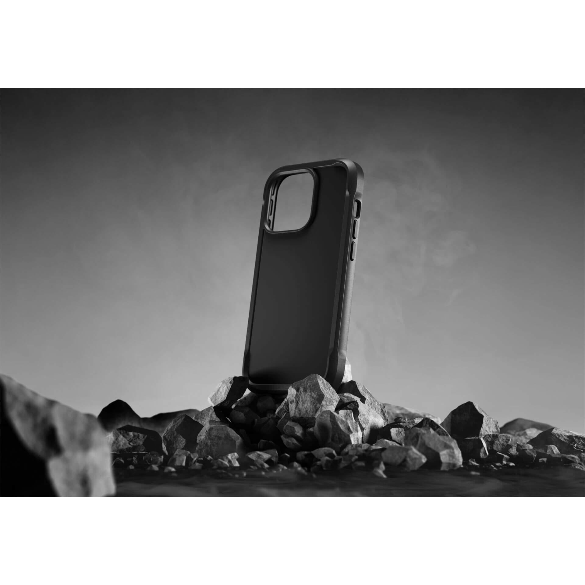 Хибриден удароустойчив кейс с MagSafe за iPhone 14 - Nomad Rugged Case (черен) | JAR Computers Хибриден удароустойчив кейс с MagSafe за iPhone 14 - Nomad Rugged Case (черен)