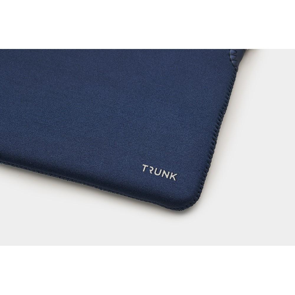 Удароустойчив неопренов калъф за Macbook Pro 13 и Macbook Air 13 (от модел 2017 и по-нов) - Trunk Laptop Sleeve (син) | JAR Computers Удароустойчив неопренов калъф за Macbook Pro 13 и Macbook Air 13 (от модел 2017 и по-нов) - Trunk Laptop Sleeve (син)
