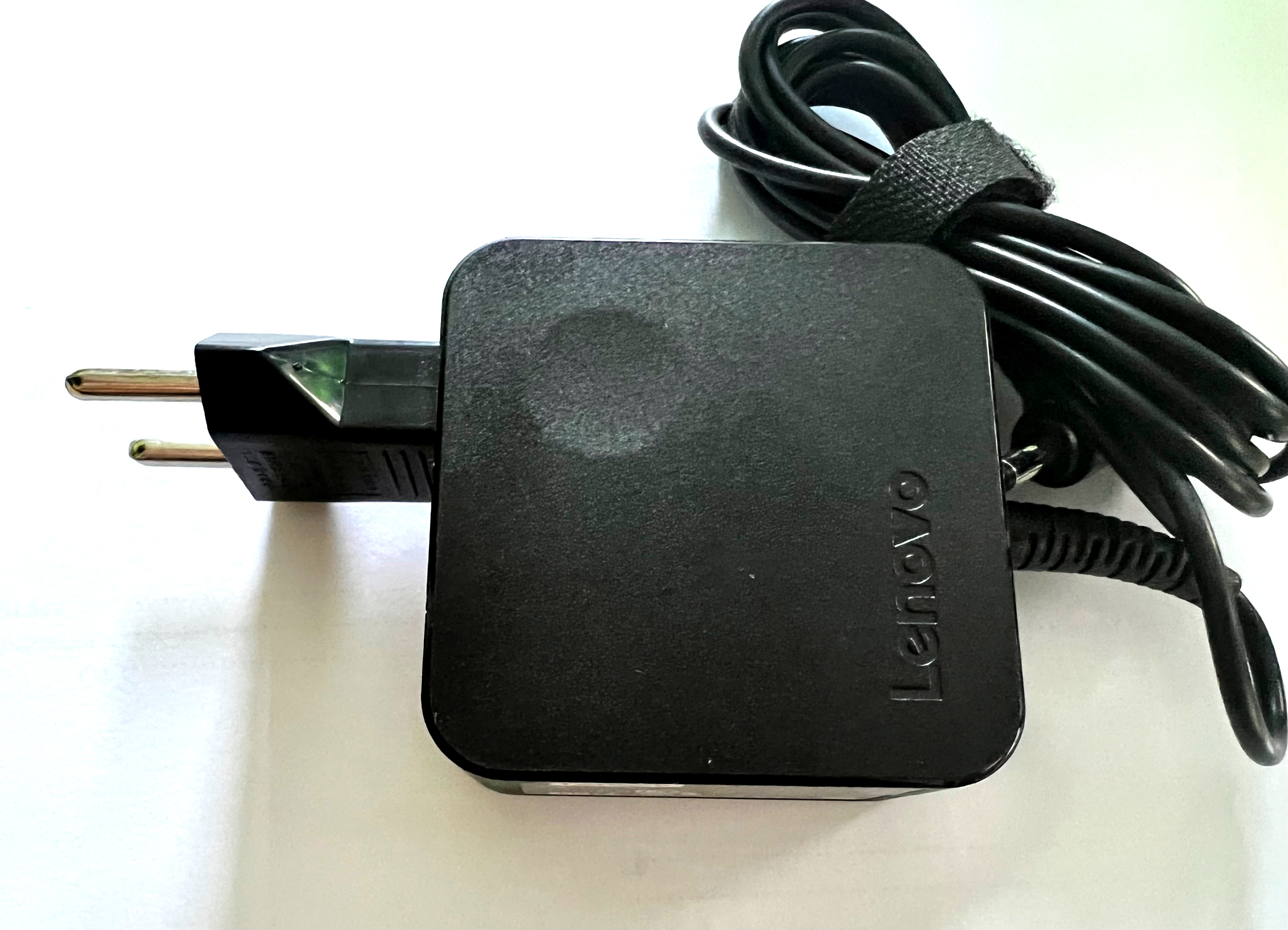 Оригинално Зарядно за лаптоп (Original Laptop Adapter) Lenovo - 20V / 2.25A / 45W - (4.0x1.7) 90% New UK Wall Plug + EU Преходник | JAR Computers Оригинално Зарядно за лаптоп (Original Laptop Adapter) Lenovo - 20V / 2.25A / 45W - (4.0x1.7) 90% New UK Wall Plug + EU Преходник