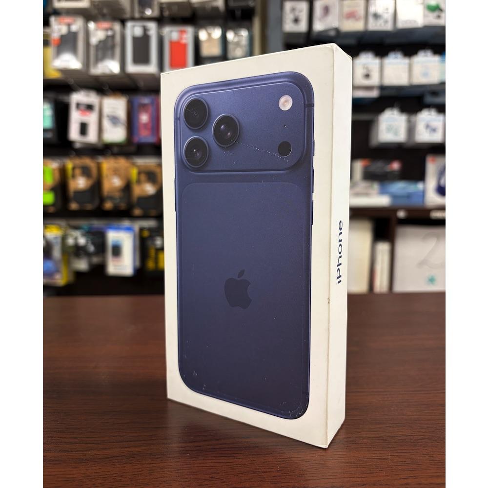 Оригинална кутия за iPhone 17 Pro Max (без документацията) - Apple iPhone 17 Pro Max Retail Box (тъмносин) | JAR Computers Оригинална кутия за iPhone 17 Pro Max (без документацията) - Apple iPhone 17 Pro Max Retail Box (тъмносин)